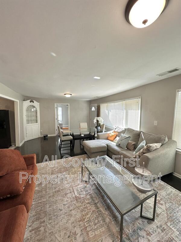 1384 Peachcrest Rd - Photo 4 of 16