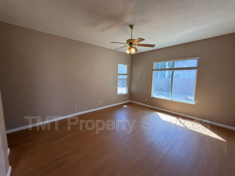 9348 Sierra Spring Way - Photo 7 of 26