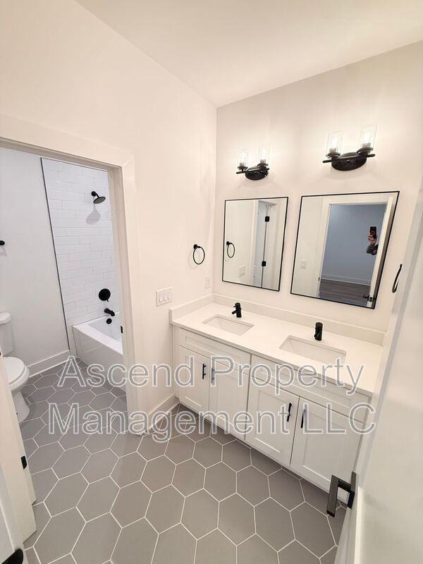 128 Leggo Ave - Photo 6 of 19