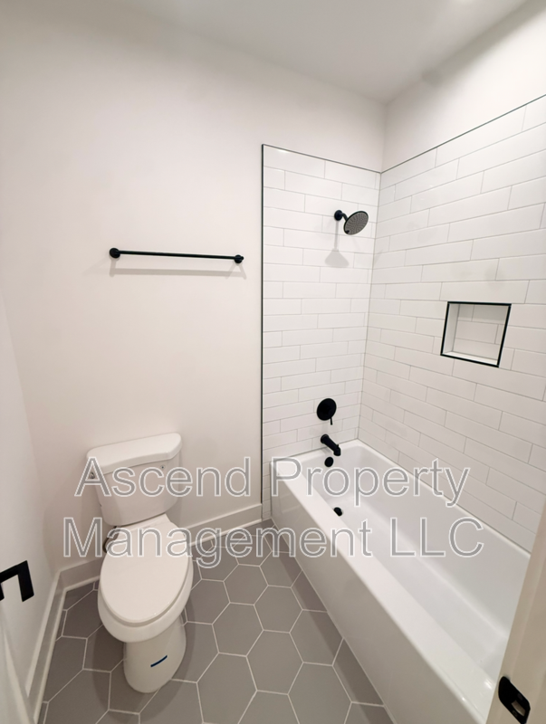 128 Leggo Ave - Photo 7 of 19