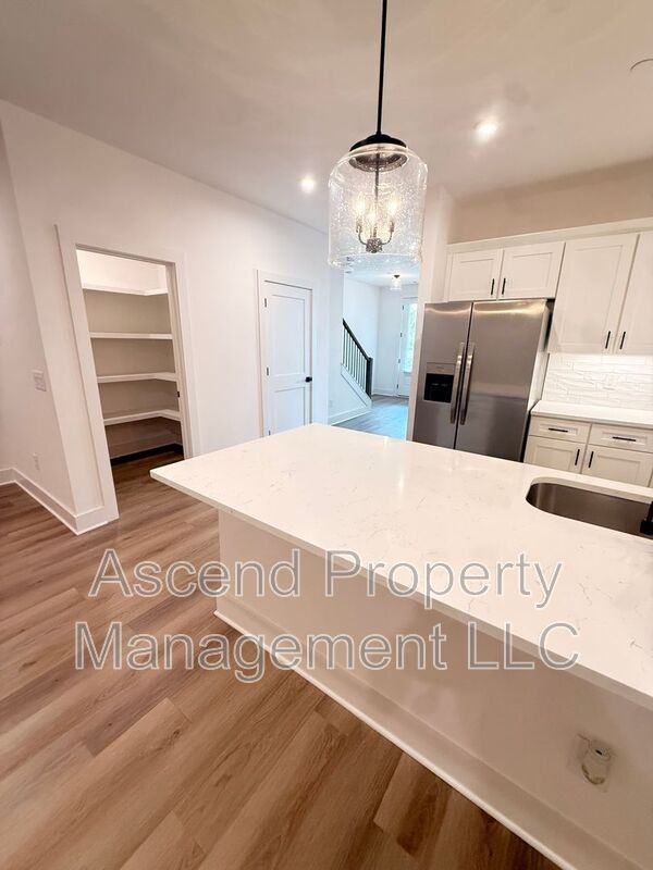 132 Leggo Ave - Photo 3 of 19