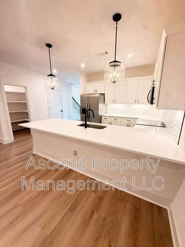 132 Leggo Ave - Photo 4 of 19