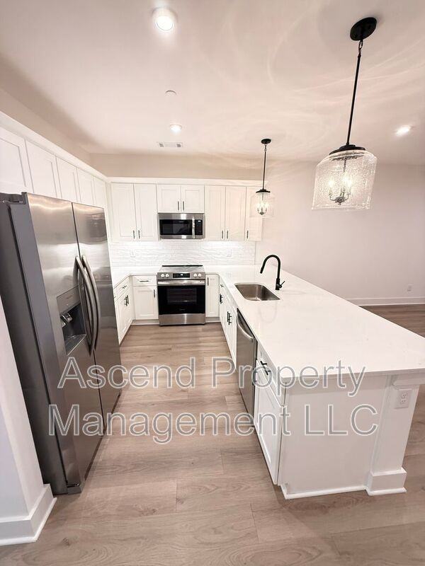 132 Leggo Ave - Photo 5 of 19