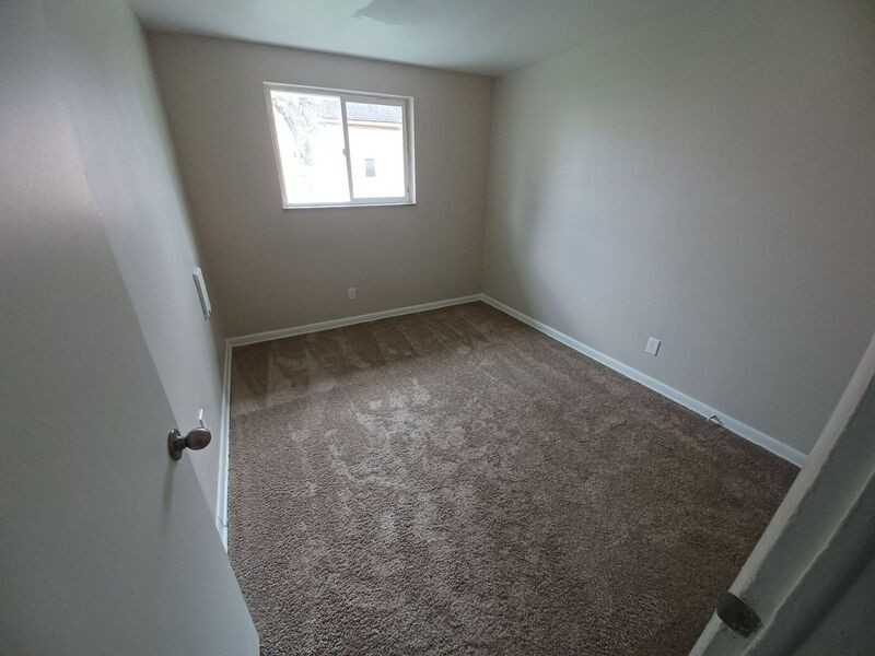 139 Stevens Ave - Photo 4 of 5