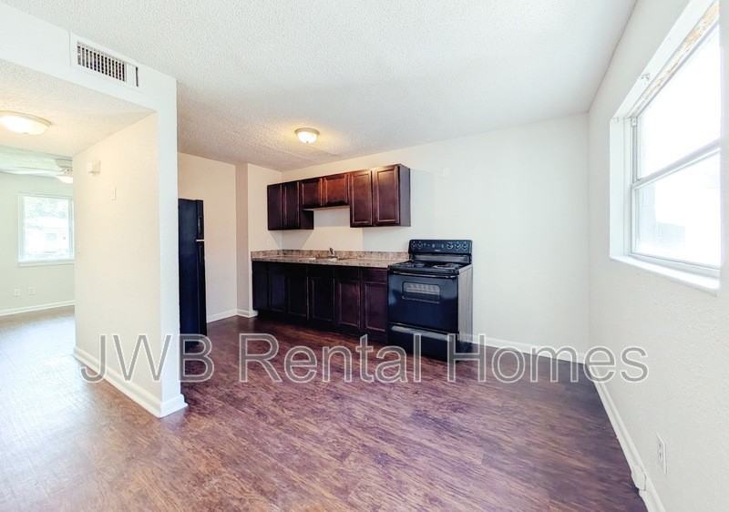 1834 Broadway Ave - Photo 3 of 16