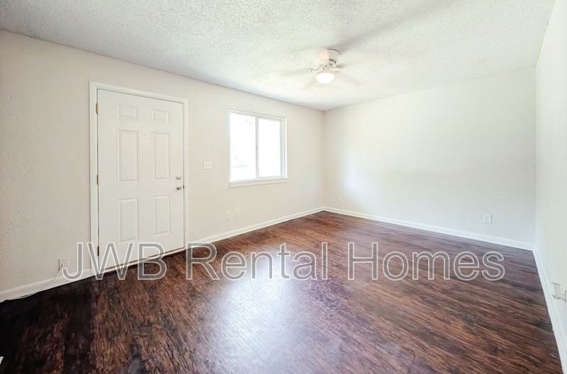 1834 Broadway Ave - Photo 5 of 16