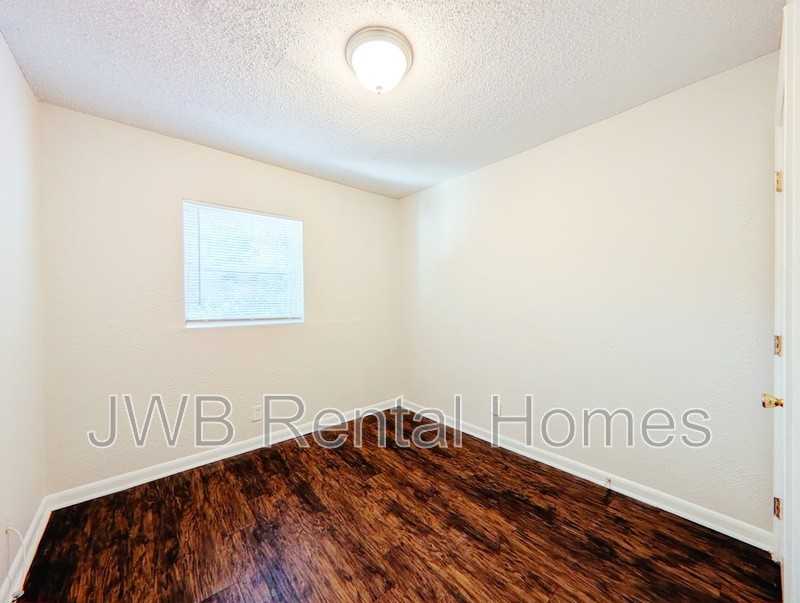 1834 Broadway Ave - Photo 6 of 16