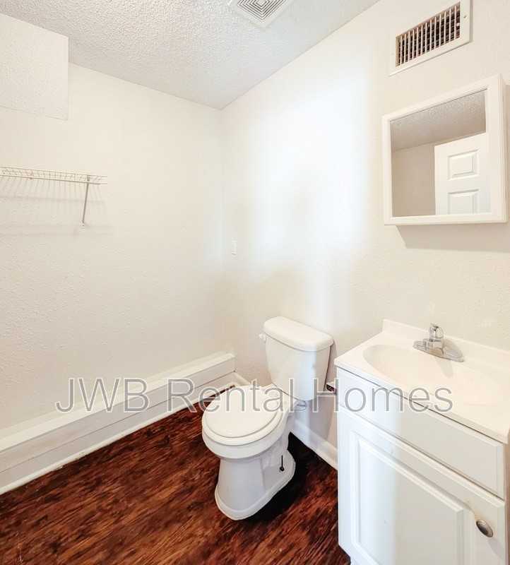 1834 Broadway Ave - Photo 7 of 16