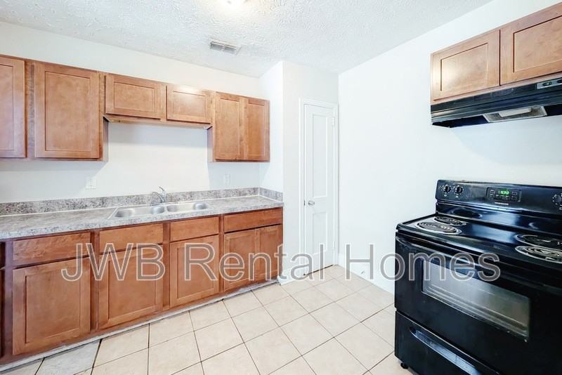 768 Gardenia Ln - Photo 2 of 20