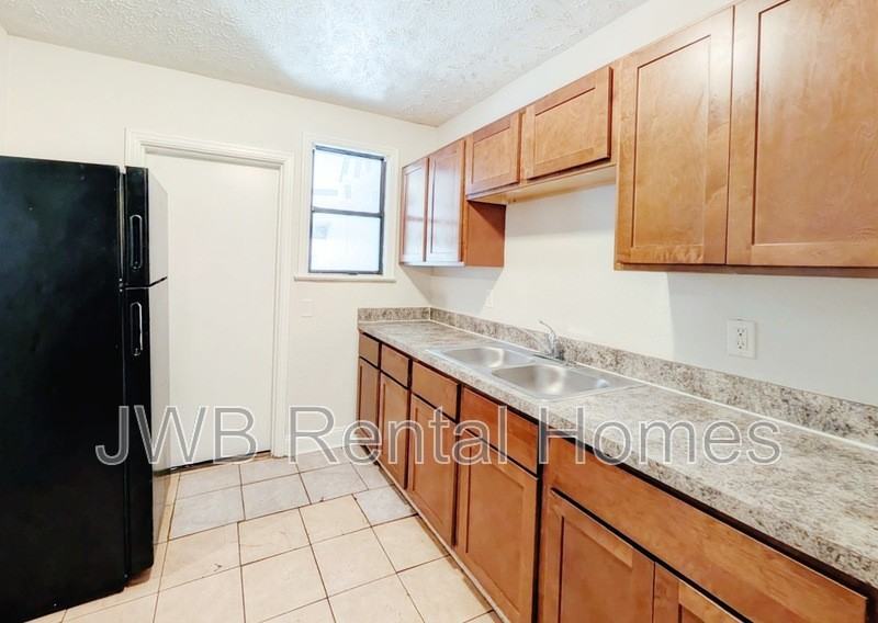 768 Gardenia Ln - Photo 3 of 20