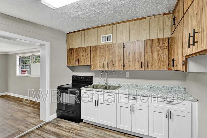 10517 Ashby Rd - Photo 2 of 23