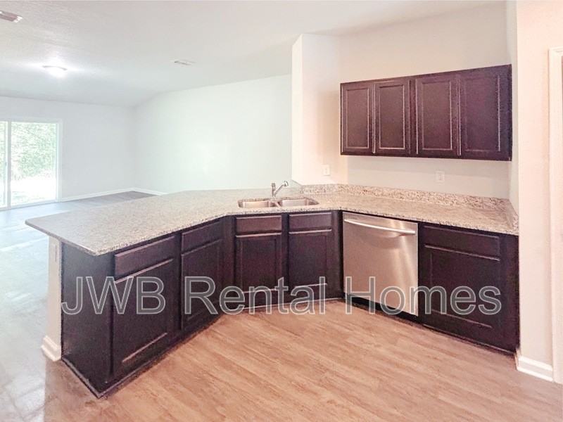 4016 Spring Glen Rd - Photo 4 of 36