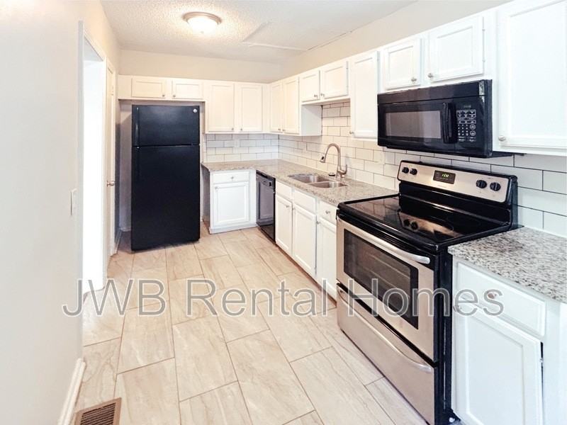 3116 Belden St - Photo 3 of 25