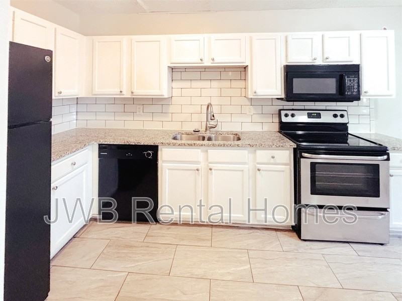 3116 Belden St - Photo 4 of 25