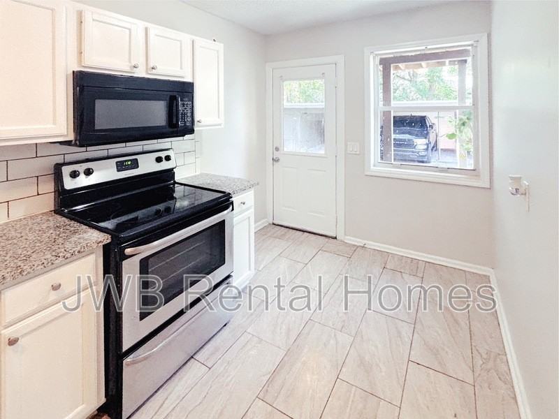 3116 Belden St - Photo 5 of 25