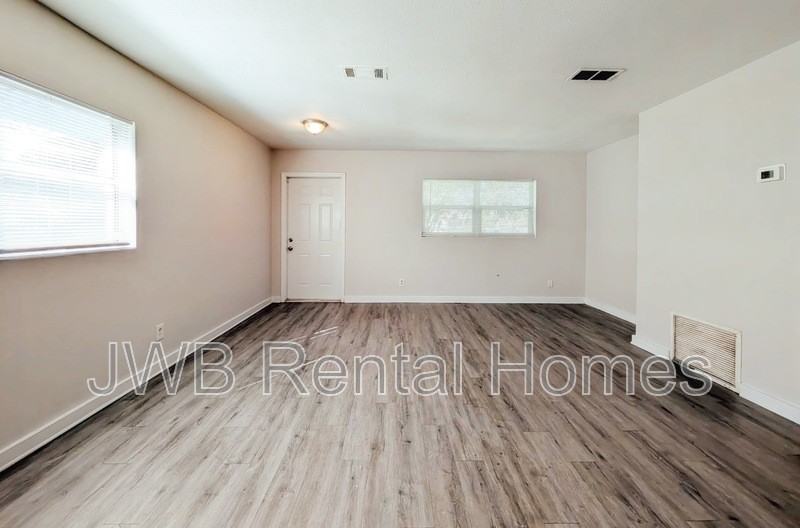 3923 Leonard Cir W - Photo 5 of 14