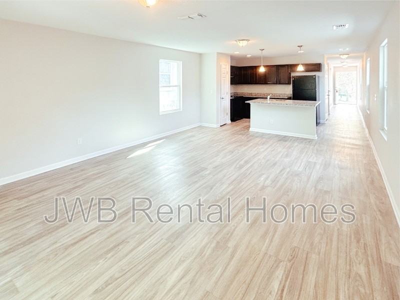8585 Jasper Ave - Photo 4 of 30