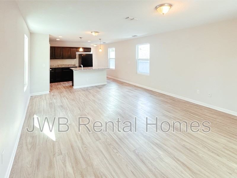 8585 Jasper Ave - Photo 5 of 30