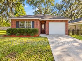 featured image of 2833 Circle St E