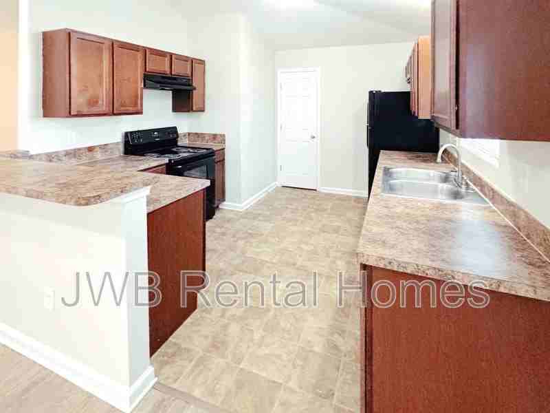 2833 Circle St E - Photo 5 of 37