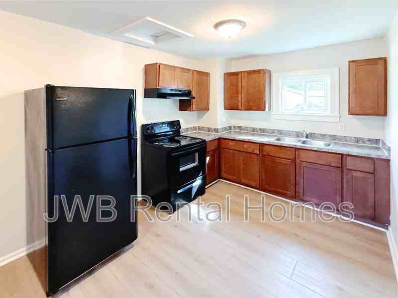 3048 Dignan St - Photo 3 of 29