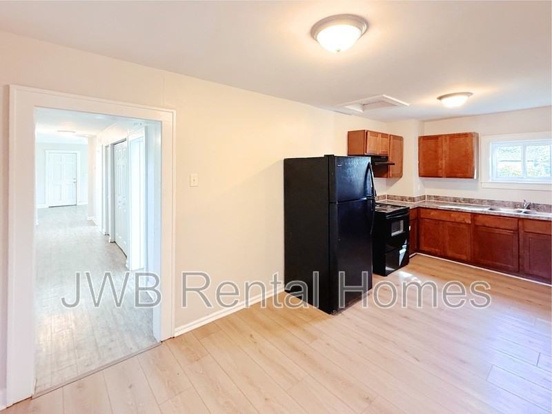 3048 Dignan St - Photo 4 of 29