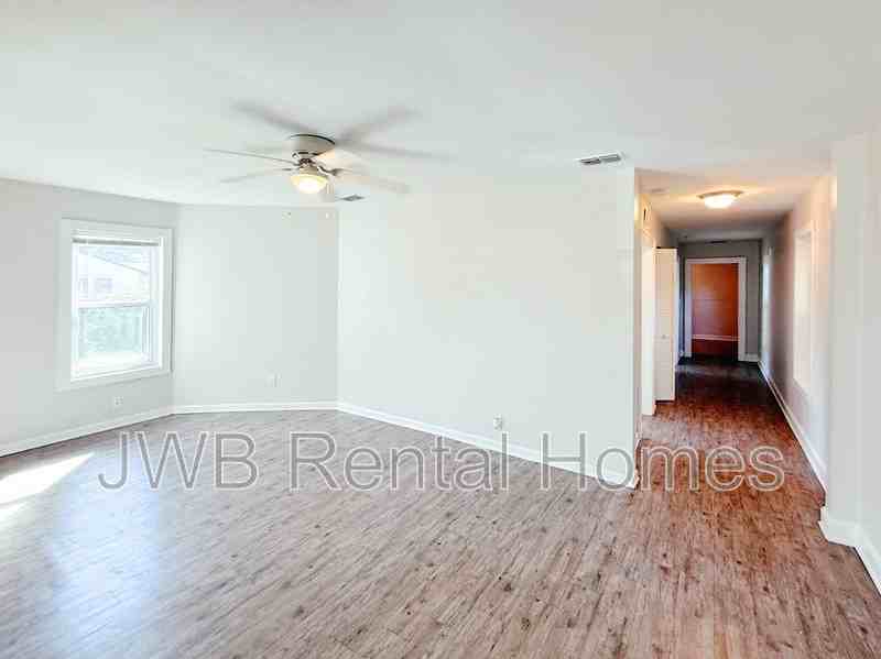3048 Dignan St - Photo 7 of 29