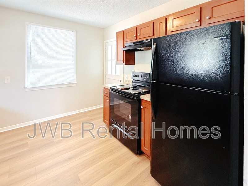 2604 Lowell Ave - Photo 2 of 23