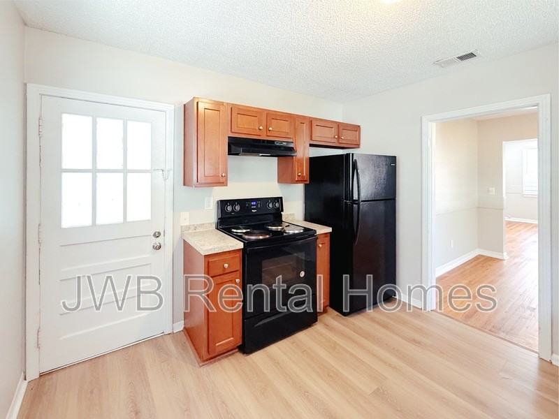 2604 Lowell Ave - Photo 3 of 23