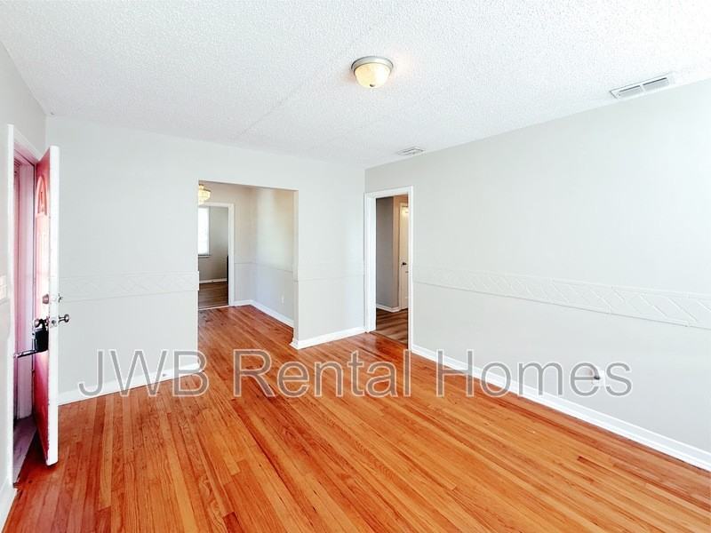 2604 Lowell Ave - Photo 6 of 23