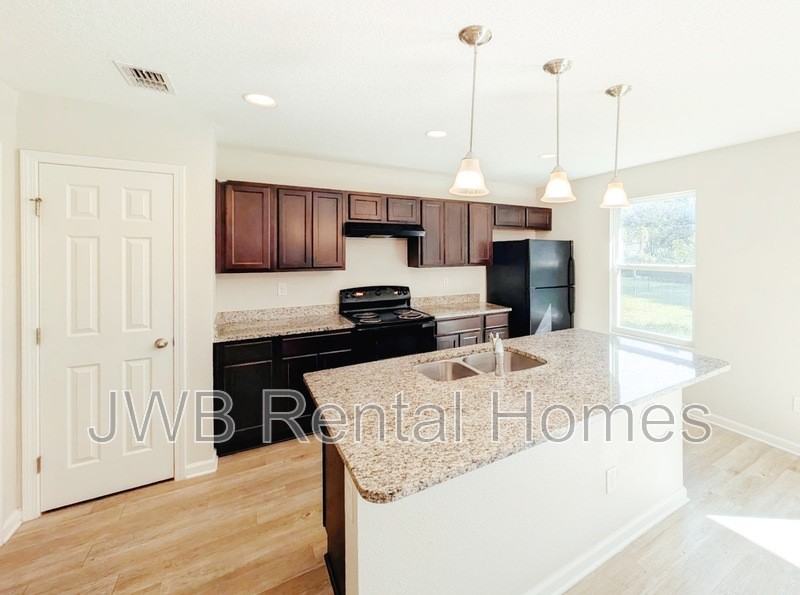 3120 W 20th St - Photo 2 of 16