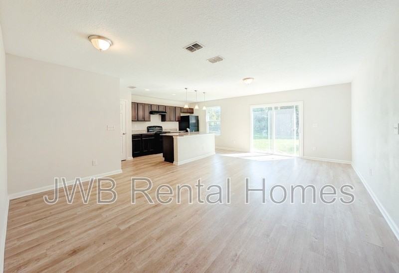 3120 W 20th St - Photo 4 of 16