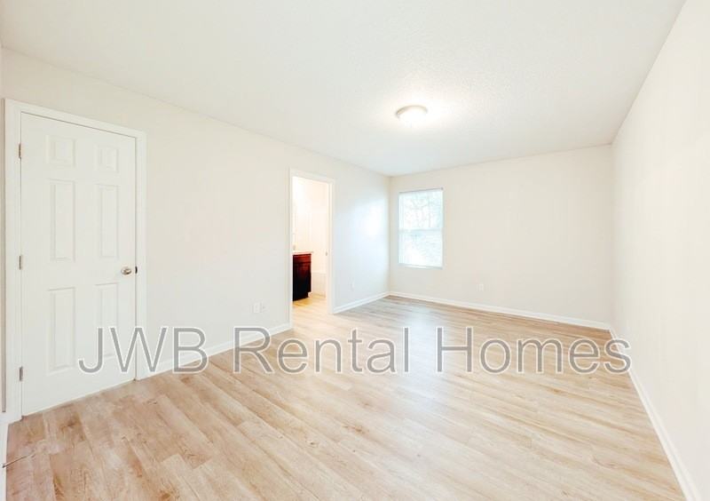 3120 W 20th St - Photo 6 of 16
