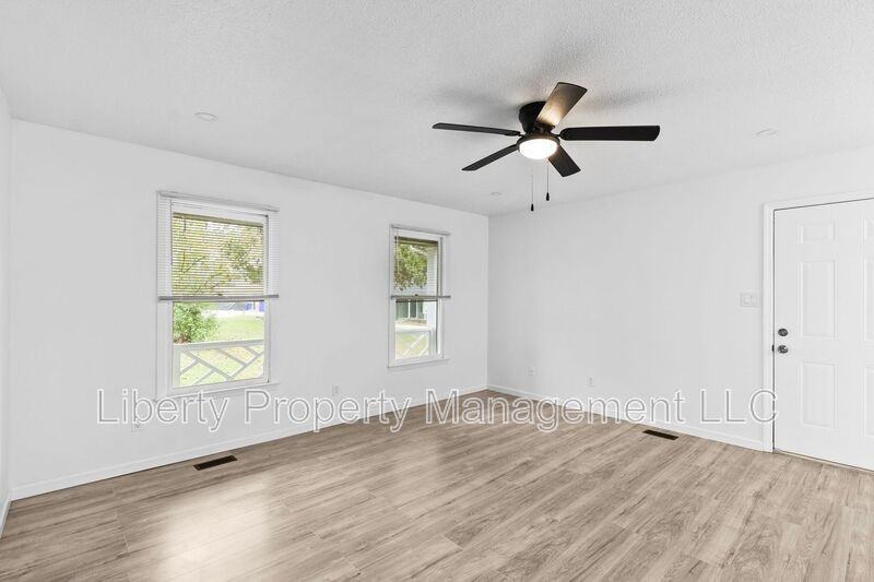 104 Greeley Cir - Photo 4 of 16
