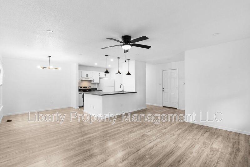 104 Greeley Cir - Photo 5 of 16