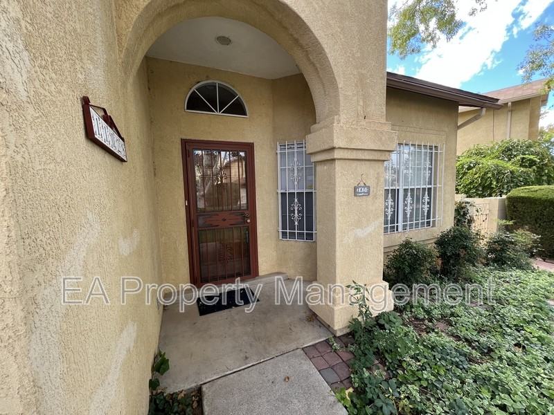 11028 Griffith Park Dr Ne - Photo 2 of 18
