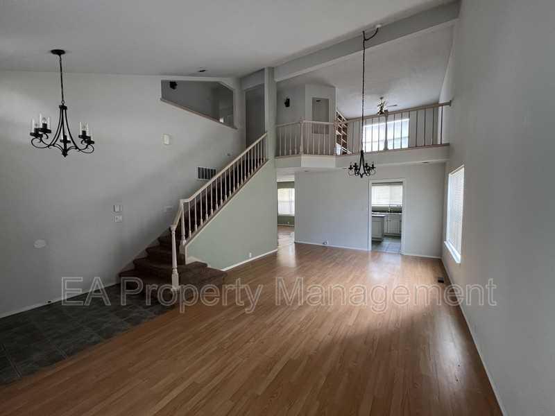 11028 Griffith Park Dr Ne - Photo 4 of 18