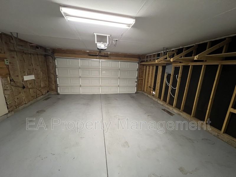 11028 Griffith Park Dr Ne - Photo 5 of 18