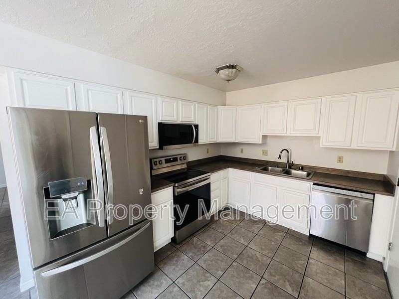 6063 Redlands Rd Nw - Photo 5 of 14