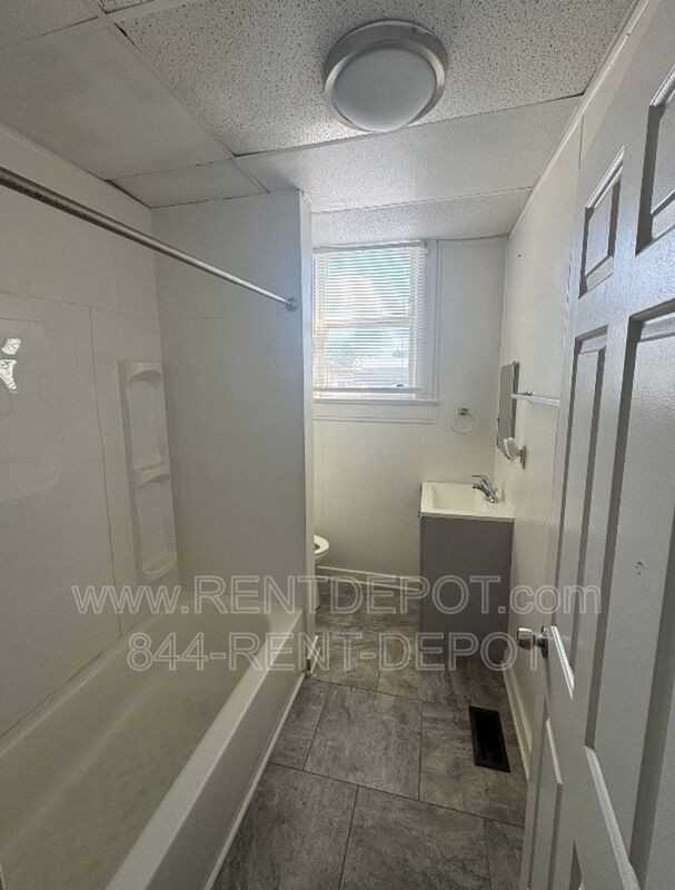 1101 N Main St - Photo 5 of 12