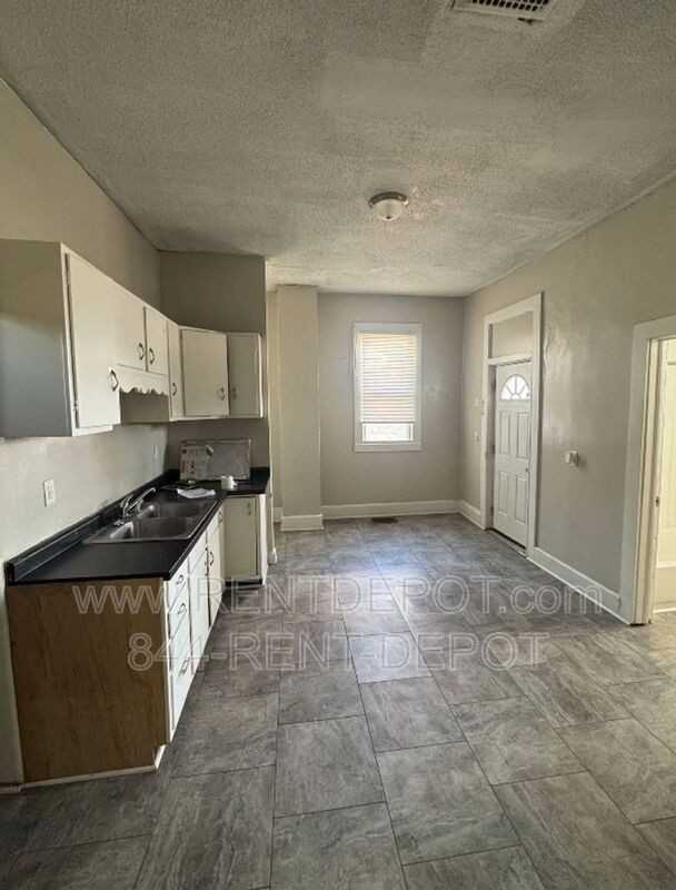 1101 N Main St - Photo 7 of 12
