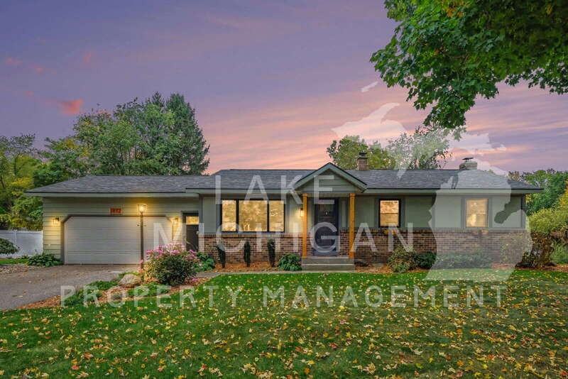 1652 Oakbrook Dr - Photo 2 of 26