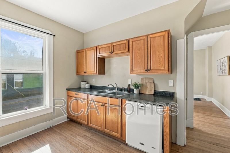 1555 Barth Ave - Photo 5 of 12