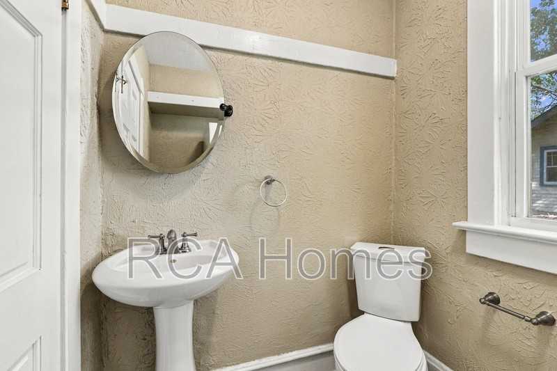 1555 Barth Ave - Photo 6 of 12