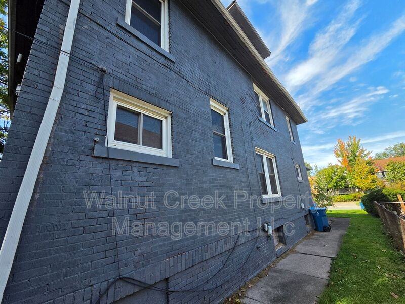 1806 E 33rd St #1806 - Photo 3 of 46