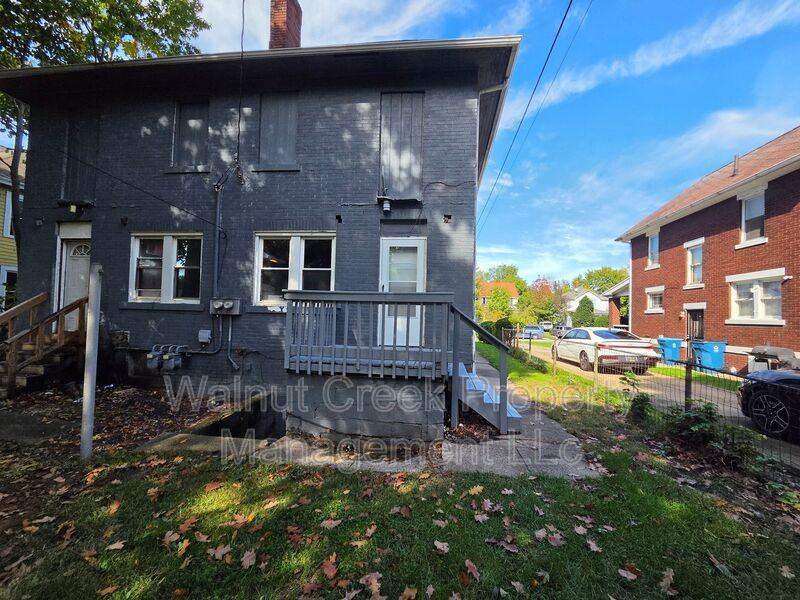 1806 E 33rd St #1806 - Photo 4 of 46