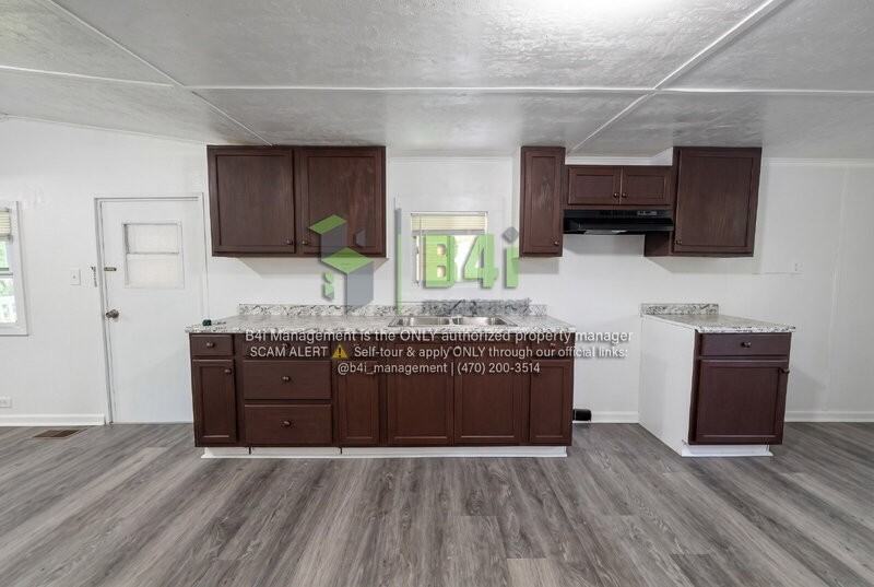 308 Pleasant Valley Rd Se - Photo 3 of 10