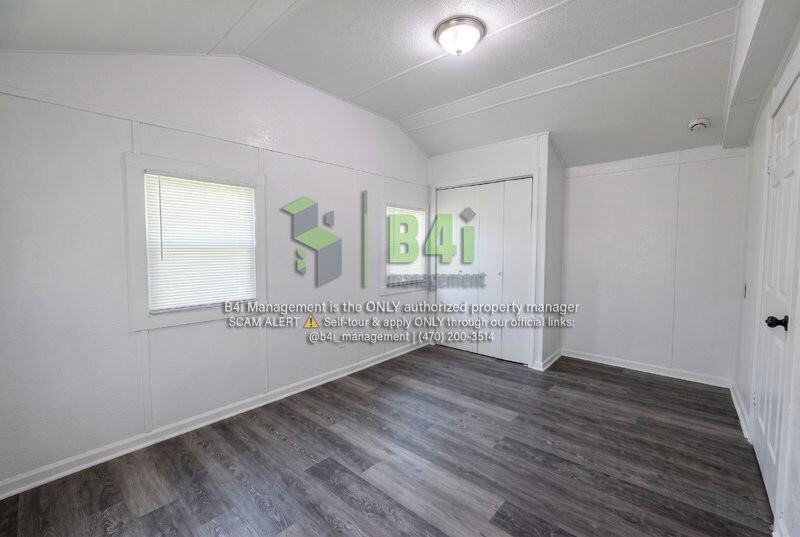 308 Pleasant Valley Rd Se - Photo 4 of 10