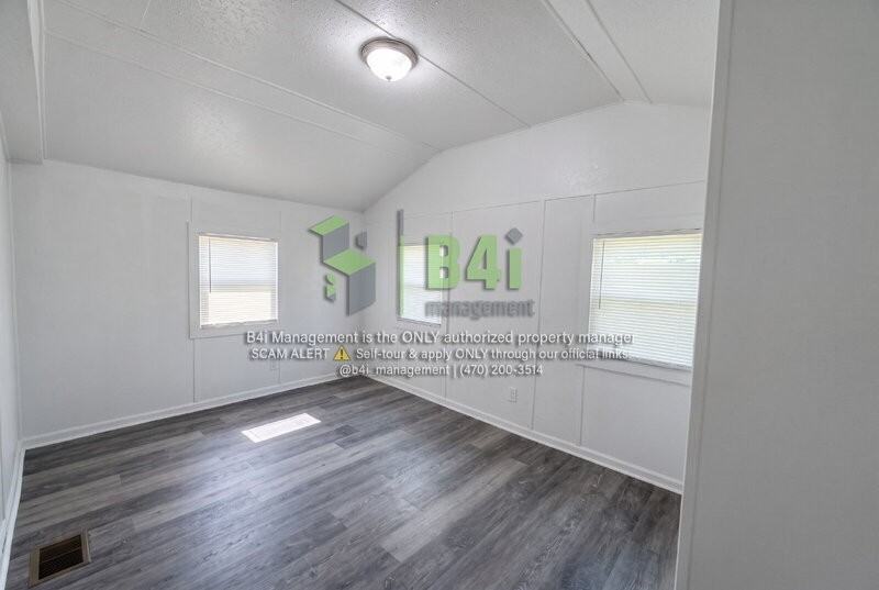 308 Pleasant Valley Rd Se - Photo 5 of 10