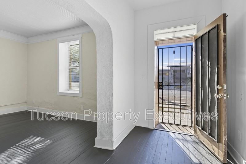 839 S 8th Ave - Photo 2 of 19